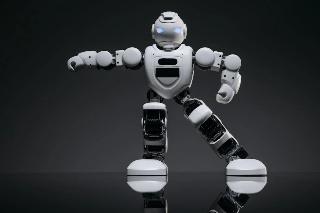 Tesla muestra las últimas habilidades de su robot humanoide Optimus Gen 2