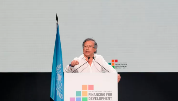 Petro propone crear un tratado internacional para regular la Inteligencia Artificial